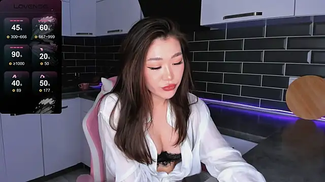 Snapshot of ShaiyaMinn3 chatting on 18, 10, 2025 ShaiyaMinn3 online show from 18, 10, 2025