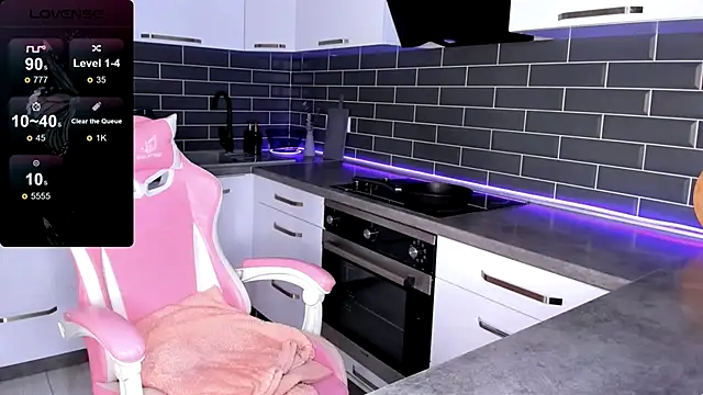 Snapshot of ShaiyaMinn3 chatting on 11, 11, 2025 ShaiyaMinn3 online show from 11, 11, 2025