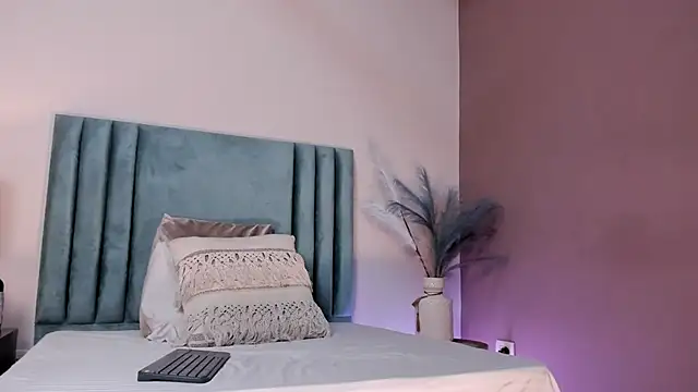 SeleneLujan online show from 17, 12, 2025