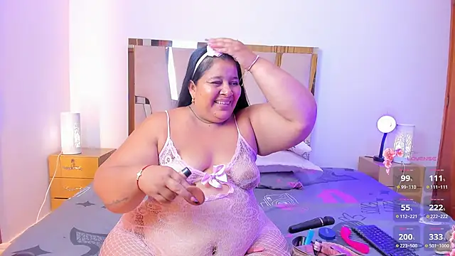 Snapshot of LunaaSweett chatting on 20, 12, 2025 LunaaSweett online show from 20, 12, 2025