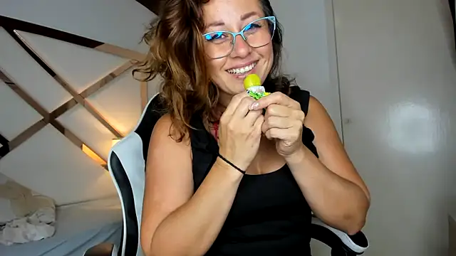 Snapshot of Allison_greey chatting on 15, 12, 2025 Allison greey online show from 15, 12, 2025