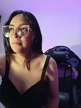 MiaStarts online show from 5, 5, 2026