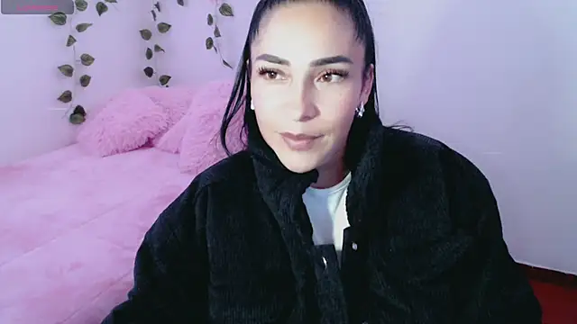 luna lgomez  online show from 8, 3, 2025