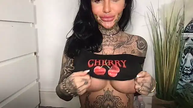 Snapshot of Peaches_and_the_Cream chatting on 2, 3, 2026 Peaches and the Cream online show from 2, 3, 2026