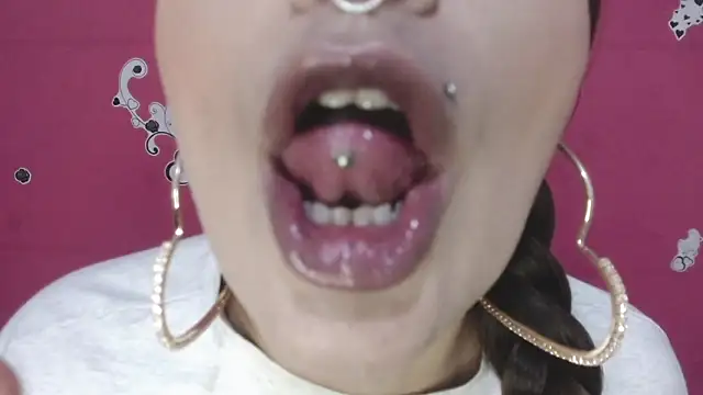 nicollewayne10 online show from 28, 2, 2025