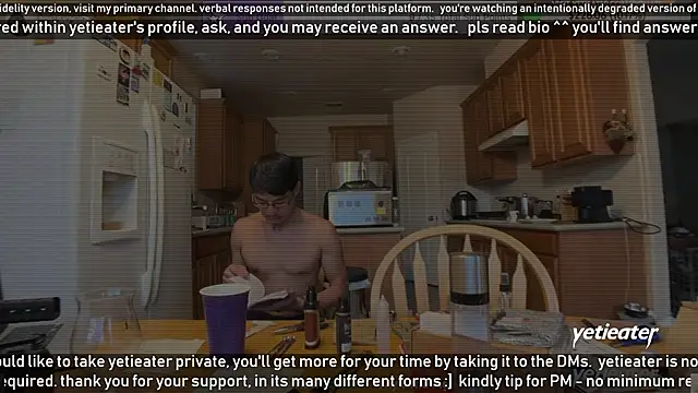 Snapshot of yetieater chatting on 17, 12, 2024 yetieater online show from 17, 12, 2024