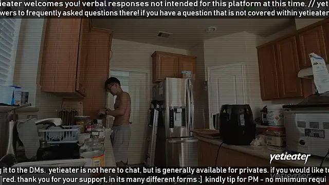 Snapshot of yetieater chatting on 27, 4, 2026 yetieater online show from 27, 4, 2026
