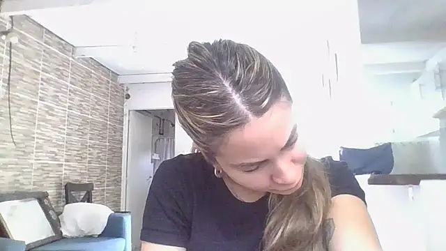 Snapshot of valenseleni chatting on 1, 10, 2025 valenseleni online show from 1, 10, 2025
