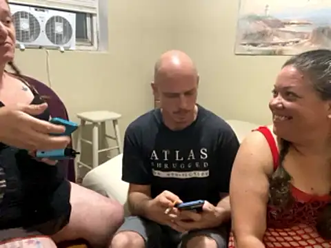 Snapshot of Mac_ThunderCock chatting on 5, 6, 2026 Mac ThunderCock online show from 5, 6, 2026
