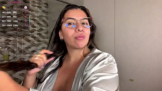 Snapshot of emilyy_cooperr chatting on 22, 4, 2026 emilyy cooperr online show from 22, 4, 2026