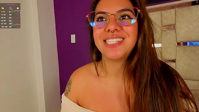 Snapshot of emilyy_cooperr chatting on 25, 4, 2026 emilyy cooperr online show from 25, 4, 2026