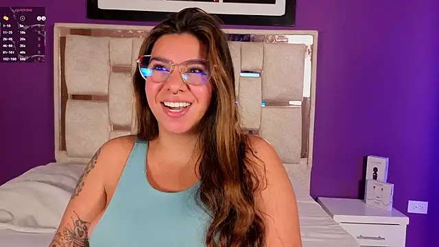 Snapshot of emilyy_cooperr chatting on 4, 5, 2026 emilyy cooperr online show from 4, 5, 2026