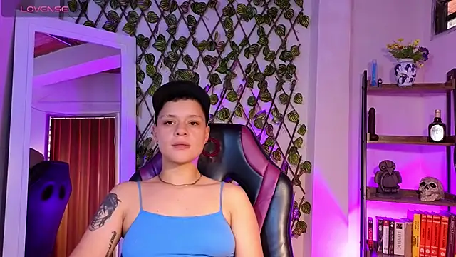 Snapshot of demimoore222 chatting on 4, 3, 2025 demimoore222 online show from 4, 3, 2025