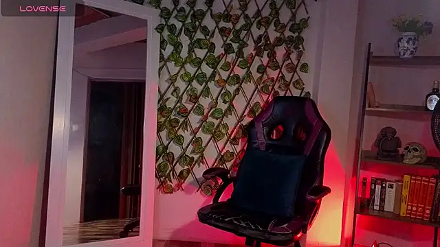 Snapshot of demimoore222 chatting on 8, 3, 2025 demimoore222 online show from 8, 3, 2025