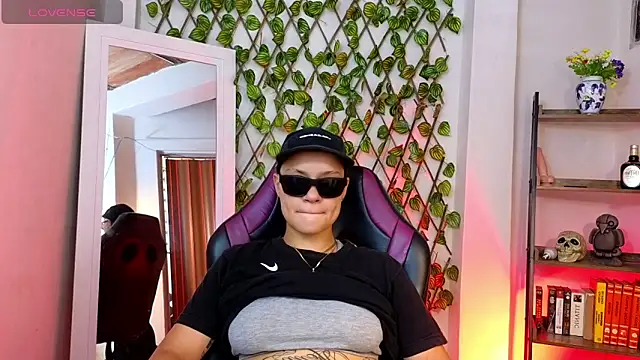 Snapshot of demimoore222 chatting on 13, 3, 2025 demimoore222 online show from 13, 3, 2025