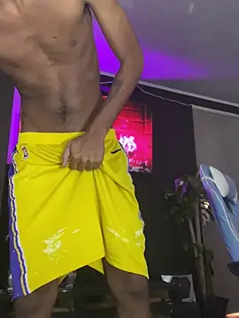 Snapshot of Miguel_bigcock chatting on 5, 3, 2025 Miguel bigcock online show from 5, 3, 2025