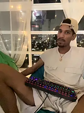 Snapshot of Miguel_bigcock chatting on 28, 10, 2025 Miguel bigcock online show from 28, 10, 2025