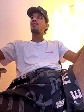 Snapshot of Miguel_bigcock chatting on 15, 12, 2025 Miguel bigcock online show from 15, 12, 2025