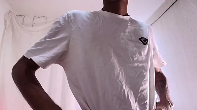 Snapshot of Miguel_bigcock chatting on 18, 12, 2025 Miguel bigcock online show from 18, 12, 2025