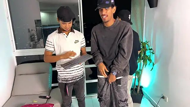 Snapshot of Miguel_bigcock chatting on 21, 12, 2025 Miguel bigcock online show from 21, 12, 2025