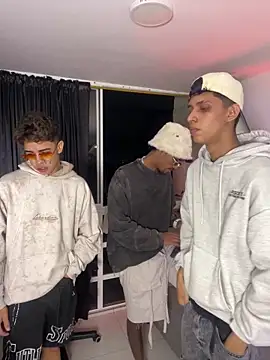 Snapshot of Miguel_bigcock chatting on 3, 2, 2026 Miguel bigcock online show from 3, 2, 2026