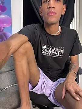 Snapshot of Miguel_bigcock chatting on 14, 4, 2026 Miguel bigcock online show from 14, 4, 2026