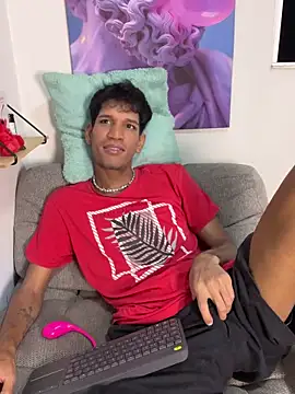 Snapshot of Miguel_bigcock chatting on 15, 4, 2026 Miguel bigcock online show from 15, 4, 2026