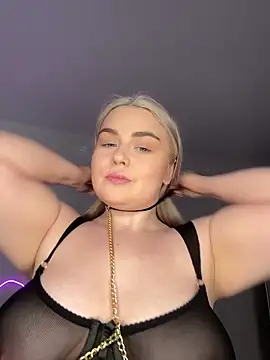 April Vancee online show from 8, 3, 2025