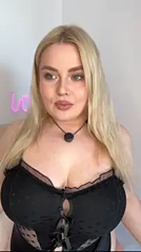 Snapshot of April_Vancee chatting on 18, 4, 2026 April Vancee online show from 18, 4, 2026