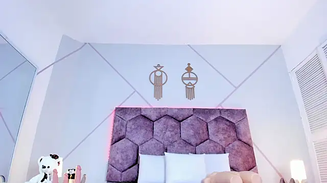 aurora collinss  online show from 13, 1, 2026