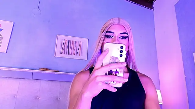 Snapshot of Emily_Castillo_1 chatting on 22, 12, 2025 Emily Castillo 1 online show from 22, 12, 2025