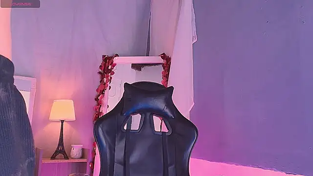 Snapshot of Emily_Castillo_1 chatting on 4, 3, 2026 Emily Castillo 1 online show from 4, 3, 2026