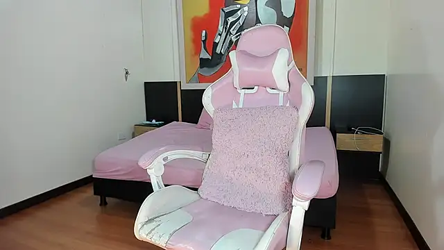 Snapshot of i_am_karoll chatting on 18, 11, 2025 i am karoll online show from 18, 11, 2025