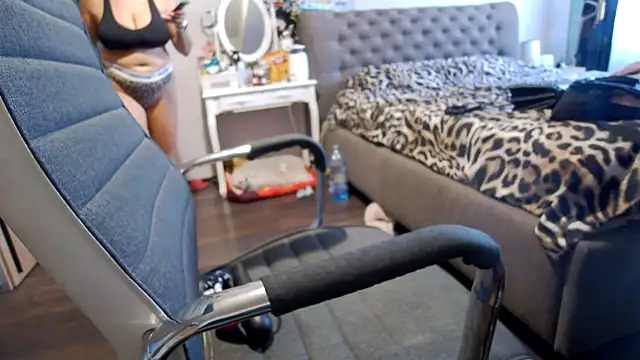 Jennifer24    online show from 15, 9, 2025