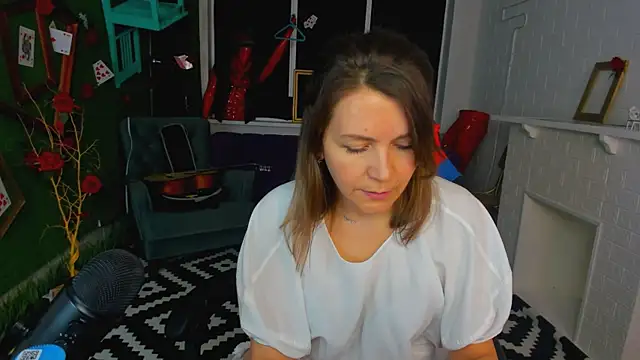 NicoleHitman online show from 5, 3, 2025