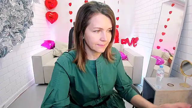 NicoleHitman online show from 10, 3, 2025