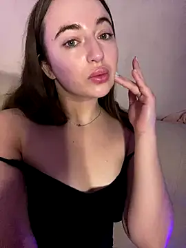 Snapshot of AlisaQSky chatting on 11, 11, 2025 AlisaQSky online show from 11, 11, 2025