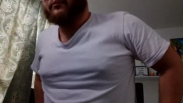 Snapshot of Edmund98 chatting on 5, 2, 2026 Edmund98 online show from 5, 2, 2026