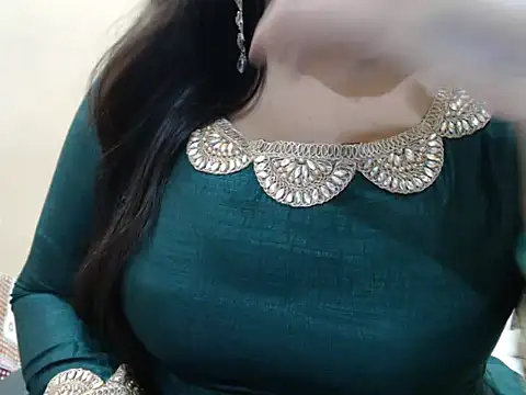 Snapshot of Surjeet_Kaur chatting on 17, 6, 2026 Surjeet Kaur online show from 17, 6, 2026