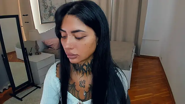 Snapshot of CharimgSabrina chatting on 11, 9, 2025 CharimgSabrina online show from 11, 9, 2025