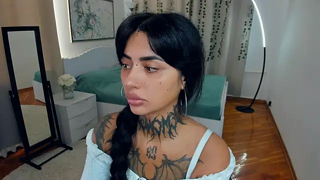 Snapshot of CharimgSabrina chatting on 22, 9, 2025 CharimgSabrina online show from 22, 9, 2025