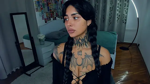 Snapshot of CharimgSabrina chatting on 5, 10, 2025 CharimgSabrina online show from 5, 10, 2025