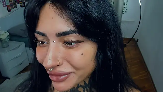 Snapshot of CharimgSabrina chatting on 12, 10, 2025 CharimgSabrina online show from 12, 10, 2025