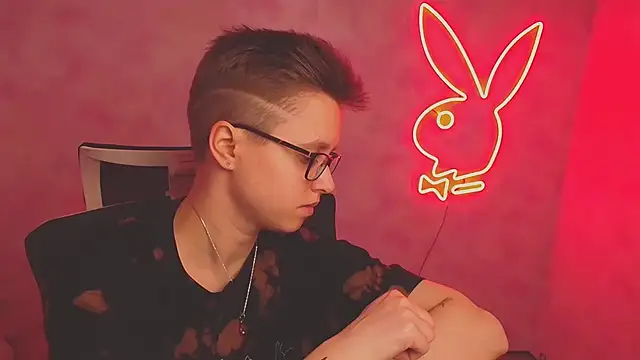 Bella Swannn online show from 12, 3, 2025