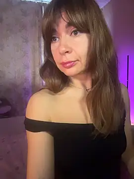 Mary Kiitty online show from 4, 12, 2025