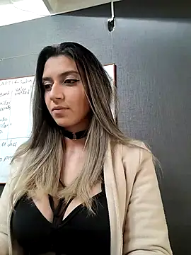 Isabella Varella online show from 20, 3, 2025