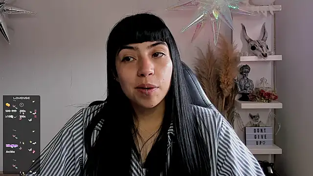 Snapshot of Saraa_Desiree chatting on 8, 3, 2025 Saraa Desiree online show from 8, 3, 2025