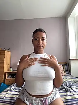 Snapshot of Melia_Rayne chatting on 18, 10, 2025 Melia Rayne online show from 18, 10, 2025