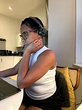 Snapshot of Melia_Rayne chatting on 13, 11, 2025 Melia Rayne online show from 13, 11, 2025