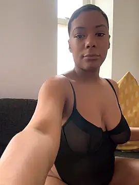 Snapshot of Melia_Rayne chatting on 16, 11, 2025 Melia Rayne online show from 16, 11, 2025